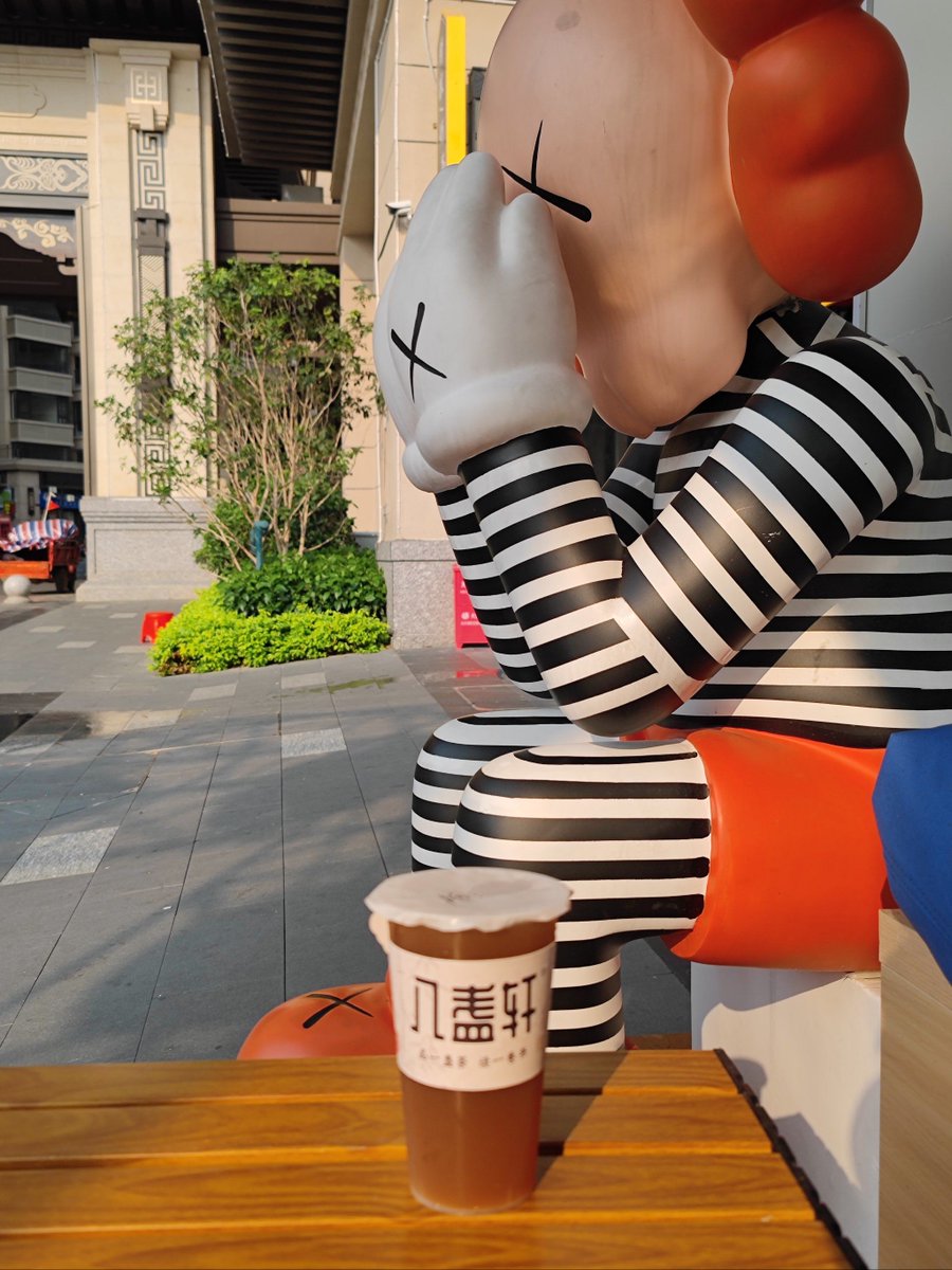 Cassey8f's tweet photo. [Café humeante en una esquina calurosa, ruido de motos y risas de amigos: la vida cotidiana que hace que las tardes sean especiales ]， https://t.co/oA5ya1sdlO
