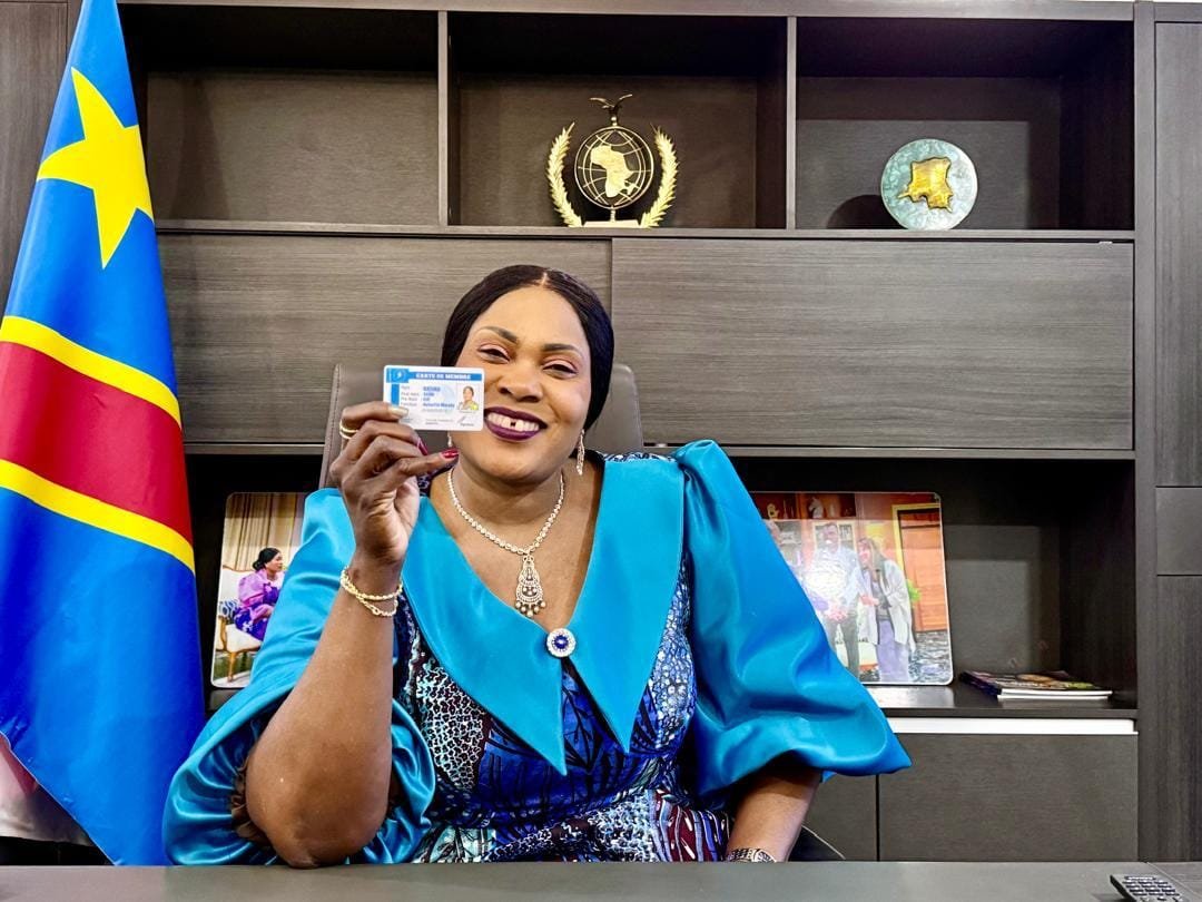 JustinParadoxe's tweet photo. 🛑 #RDC🇨🇩 #LUALABA : #FIFI #MASUKA SAINI EXAMINE LE PROJET D’IMPLANTATION D’UN CENTRE PROVINCIAL DE SCANNAGE
Kolwezi, lundi 28 septembre 2026. La Gouverneure du Lualaba, Fifi Masuka Saini, a présidé une importante séance de travail avec une forte délégation du Ministère national de l’Enseignement Primaire, Secondaire et Technique, venue de Kinshasa.
Au centre des échanges : l’étude de faisabilité pour l’implantation d’un centre provincial de scannage des cahiers d’items de l’Examen d’État et du Jury National du Cycle Court au Lualaba.
Ce projet vise à rapprocher davantage certaines opérations liées à l’organisation et au traitement des évaluations nationales des réalités provinciales.
La séance de travail s’inscrit dans la dynamique de renforcement du secteur éducatif au Lualaba et de recherche de solutions adaptées aux besoins de la province.
✍️ Justin NKASHAMA
+243 8220 77 285
📲 Pour recevoir nos informations en temps réel sur WhatsApp, abonnez-vous à la chaîne officielle de BLUET INFOS WORDS.
🔵 *BLUET INFOS WORDS — Votre information,* notre engagement.👇 @FifiMasukaSaini @DeniseNyakeru
@FondationLONA_ @SuminwaJudith @Presidence_RDC @FelixUdps
https://t.co/3YQXvJIRxA