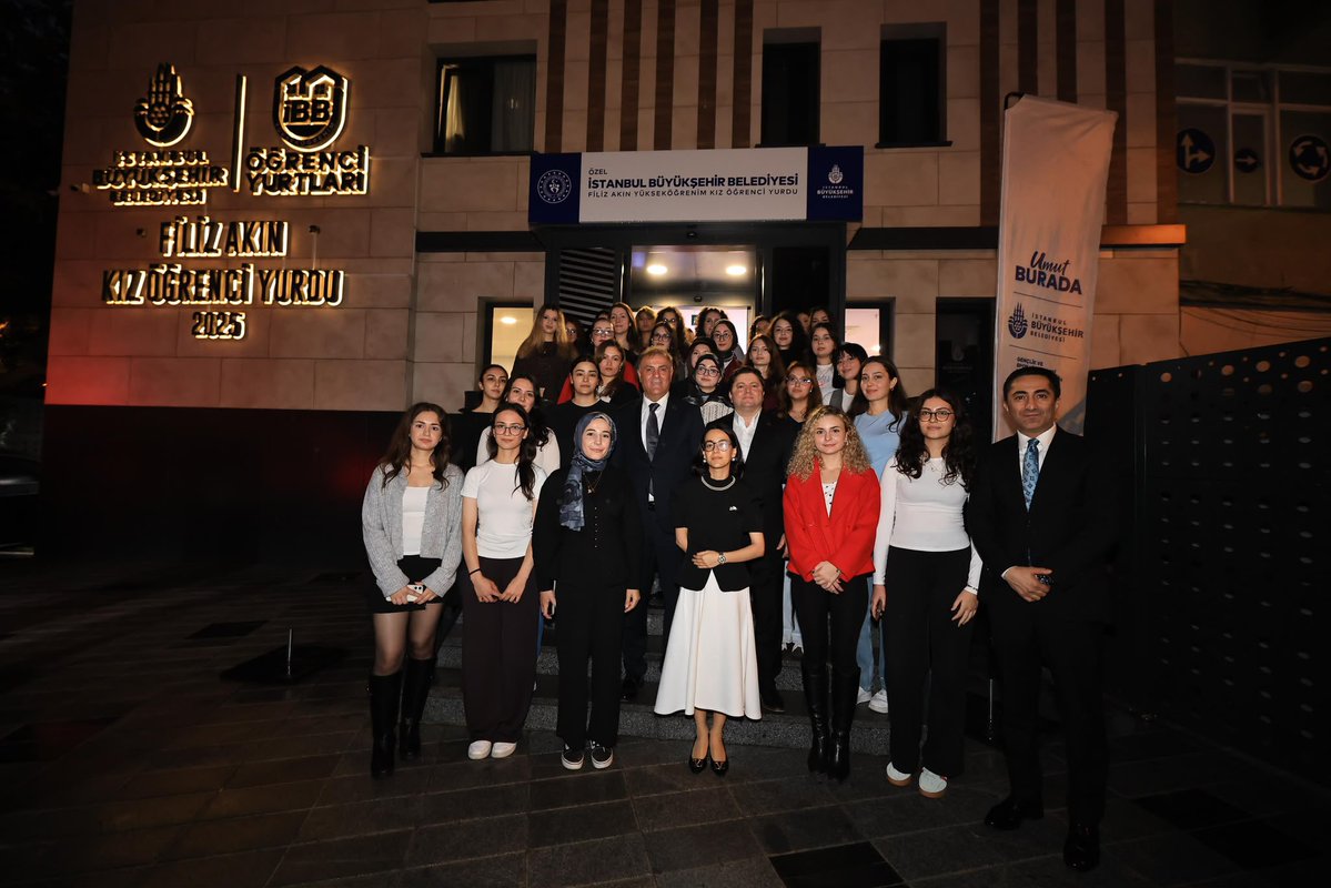 nuriaslan_tr's tweet photo. Gençlerimiz yurtlarımızı, biz gençlerimizi çok seviyoruz.

Bu akşam yemeğimizi İBB Filiz Akın Yükseköğrenim Kız Öğrenci Yurdu'nda gençlerimizle birlikte yedik.

Evlatlarımız okuyacak, biz de her zaman yanlarında olmaya devam edeceğiz. https://t.co/SZwAcLk1Mi