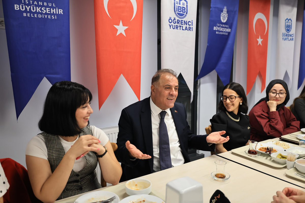 nuriaslan_tr's tweet photo. Gençlerimiz yurtlarımızı, biz gençlerimizi çok seviyoruz.

Bu akşam yemeğimizi İBB Filiz Akın Yükseköğrenim Kız Öğrenci Yurdu'nda gençlerimizle birlikte yedik.

Evlatlarımız okuyacak, biz de her zaman yanlarında olmaya devam edeceğiz. https://t.co/SZwAcLk1Mi