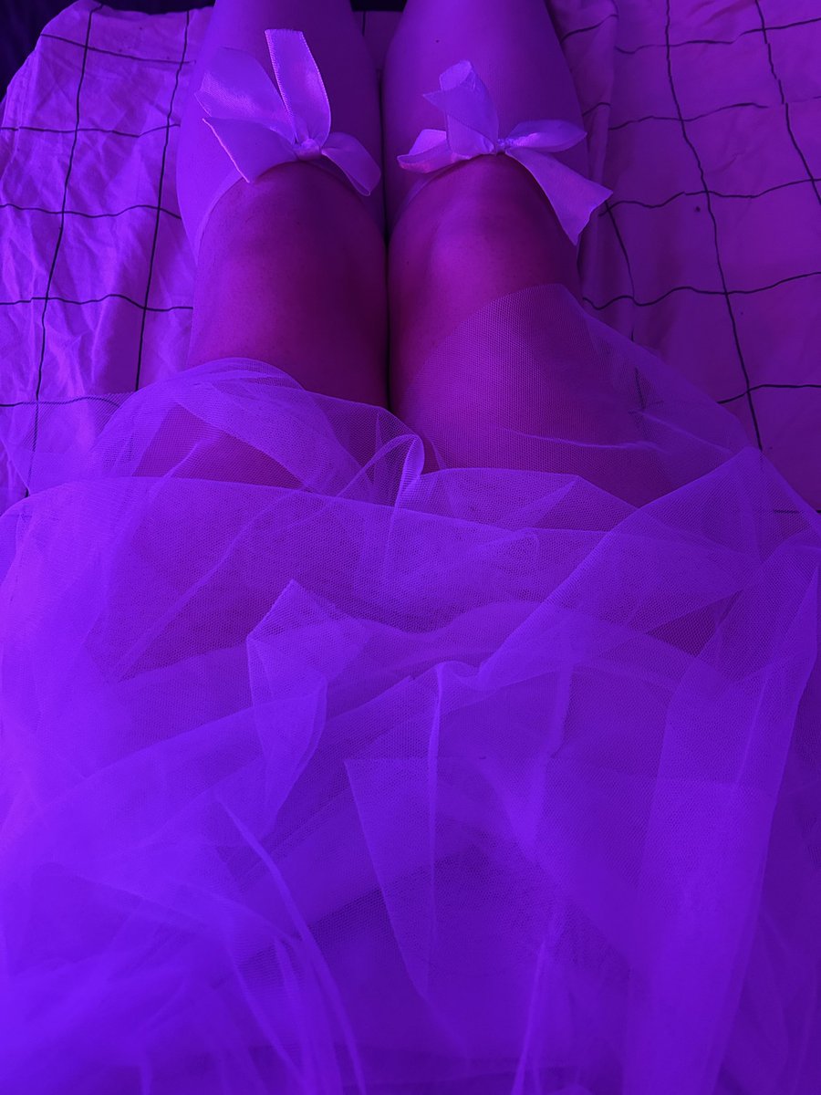 SolarLumi's tweet photo. I really need to get myself a pair of wings and put them on my back..sorry for my shirt looking so bad in the second pic 

#femboy https://t.co/HIwNfClrOG