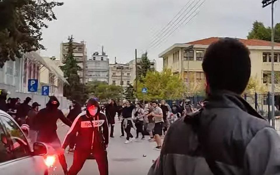 SoundwaveRotF_'s tweet photo. Πως να κρυφτείς απ'τα παιδιά..🇬🇷🏴

Σταυρούπολη 2021 https://t.co/84yYWuAgkV