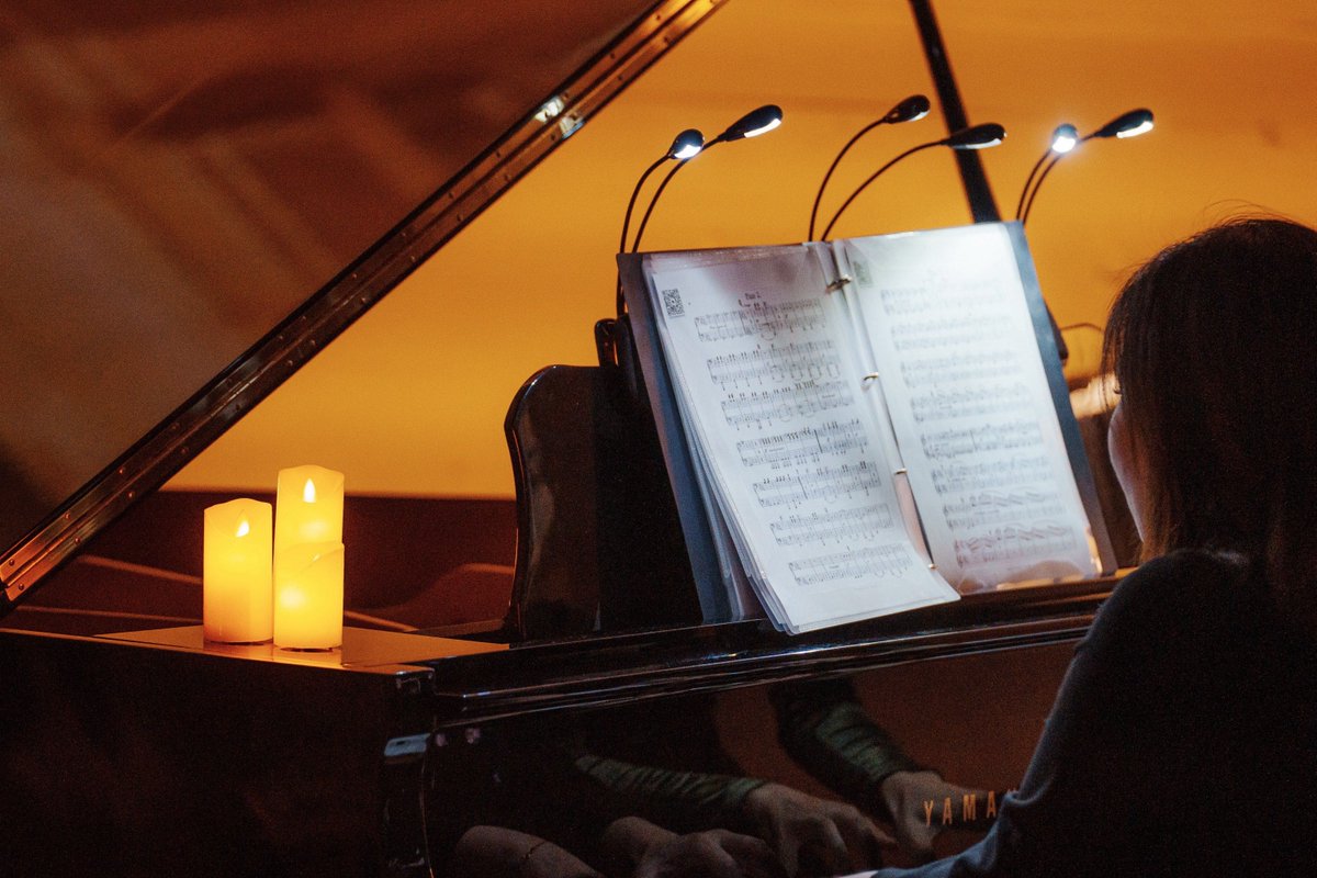 Tempestrly's tweet photo. El piano me acompaó toda la noche, cada nota es un susurro que conecta mi corazón con el universo — una experiencia musical que no se explica, se siente.， https://t.co/oOrmvSJFOa