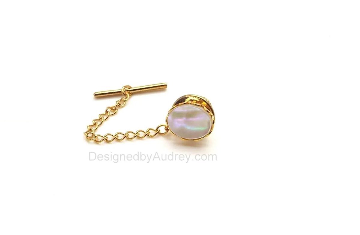 DesignsbyAudrey's tweet photo. Lovely Oval White Mother of Pearl Tie Tac by #DesignedbyAudrey. Awesome men's #handmade dress accessories https://t.co/JVRGWDWDvu via @Etsy #mensaccessories #tiepin https://t.co/Bg2DOGsxze