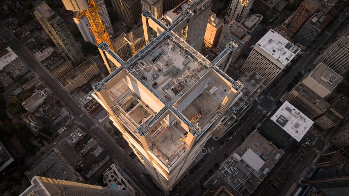 Urban_Toronto's tweet photo. One Bloor West's massive architectural crown inches closer towards completion. https://t.co/tCWhQLHJhT https://t.co/cBHIZQZ0yI