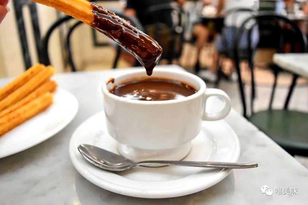 Needhamataei's tweet photo. Qué día mágico en la ciudad colonial de Granada! Tapados por los naranjos en flor, probamos un horchata de churros calentito con amigos. El sol iluminaba las catedrales y las risas no paraban. Un recuerdo que se queda en el corazón! https://t.co/nqloesYVvV