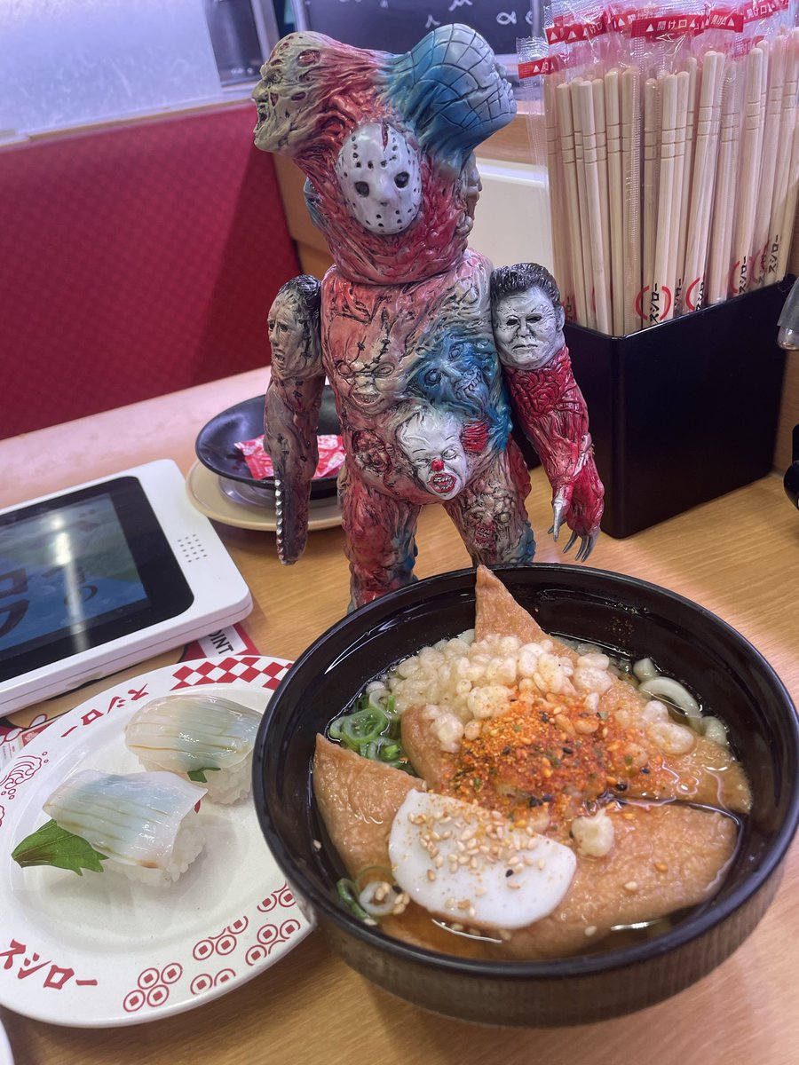 cooojimadayo's tweet photo. 休日の過ごし方😆
ファンゴリモンガーと🍣を食べて、映画観に🤭
見たい映画を物色し、写真撮って🤳帰るぅw
@NAGARE6666 
#暗黒エンターテイメント
#闇玩具 https://t.co/dniA5uZCzd
