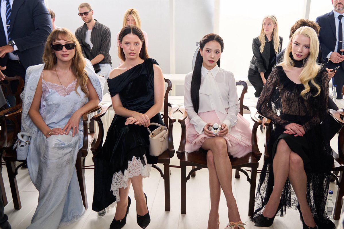 hiroppi_sp's tweet photo. QUEENS OF DIOR

HUMAN DIOR JISOO AT PFW  #JISOOxDiorSummer27 @Dior https://t.co/TPRHogGtS5