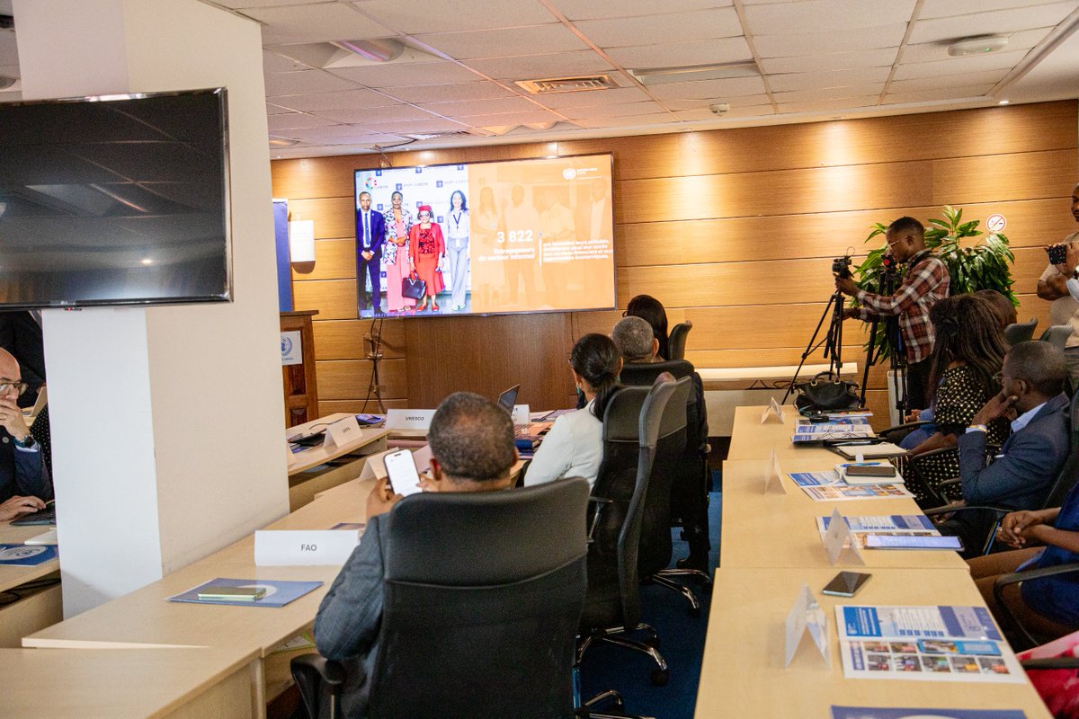 OMS_GABON's tweet photo. ☕Au Café de presse du SNU, le Dr Xavier Crespin a appelé à un partenariat renforcé entre l’OMS et les médias pour mieux informer, sensibiliser et mobiliser en faveur de la santé.
🤝 Un engagement partagé par les journalistes pour une information crédible et utile aux populations https://t.co/glgtmBEqLH