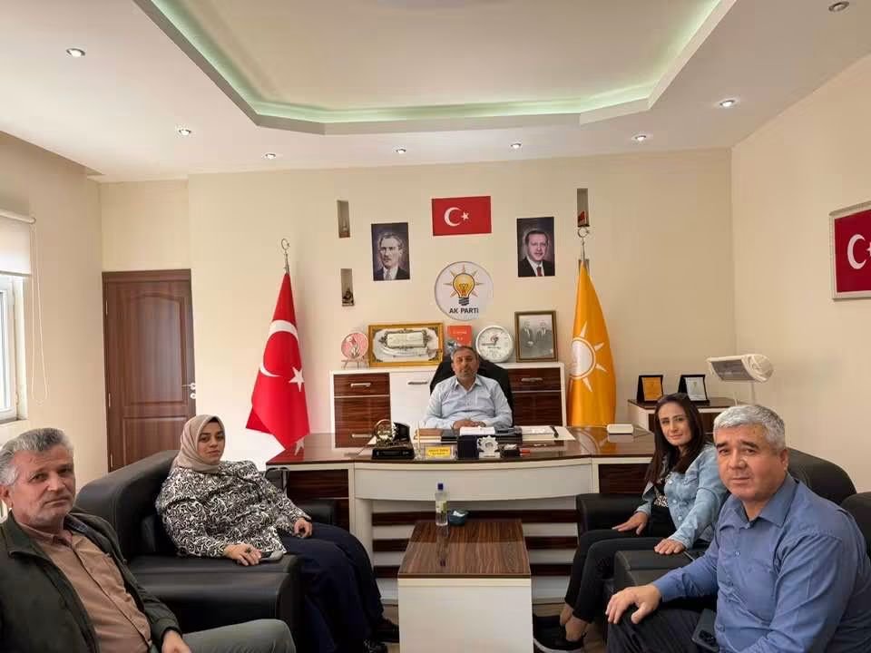 AkGulnar33's tweet photo. 📍 İlçe Başkanımız Sayın Ahmet ŞAHİN başkanlığında; İlçe Yönetim Kurulu Üyelerimiz, Kadın Kolları Başkanımız Sayın Hatice ÖNGE KAFES ve Gençlik Kolları Başkanımız Sayın Ayhan ÖRS’ün katılımlarıyla haftalık olağan yönetim kurulu toplantımızı gerçekleştirdik.
@ahmetsahinn33 https://t.co/ykpDb7o9CT