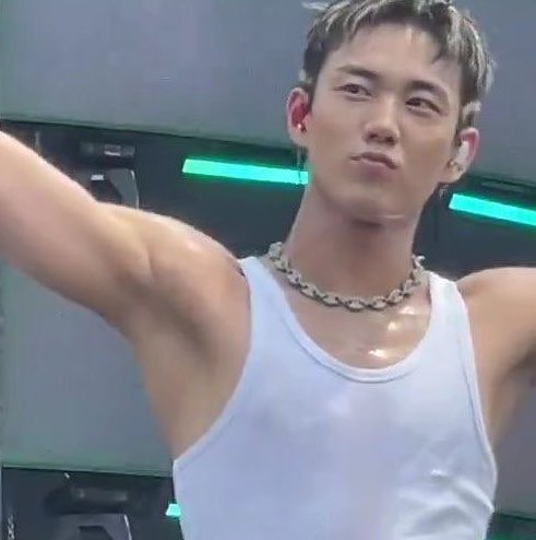 breathturn's tweet photo. my tongue remains a virgin because i still haven’t licked his sweaty, healthy, delicious armpits sighs what a shame https://t.co/byvxtgAZZT