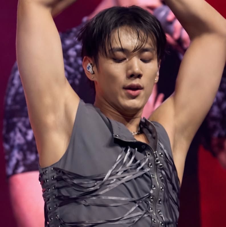 breathturn's tweet photo. my tongue remains a virgin because i still haven’t licked his sweaty, healthy, delicious armpits sighs what a shame https://t.co/byvxtgAZZT