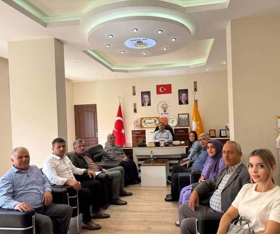 AkGulnar33's tweet photo. 📍 İlçe Başkanımız Sayın Ahmet ŞAHİN başkanlığında; İlçe Yönetim Kurulu Üyelerimiz, Kadın Kolları Başkanımız Sayın Hatice ÖNGE KAFES ve Gençlik Kolları Başkanımız Sayın Ayhan ÖRS’ün katılımlarıyla haftalık olağan yönetim kurulu toplantımızı gerçekleştirdik.
@ahmetsahinn33 https://t.co/ykpDb7o9CT