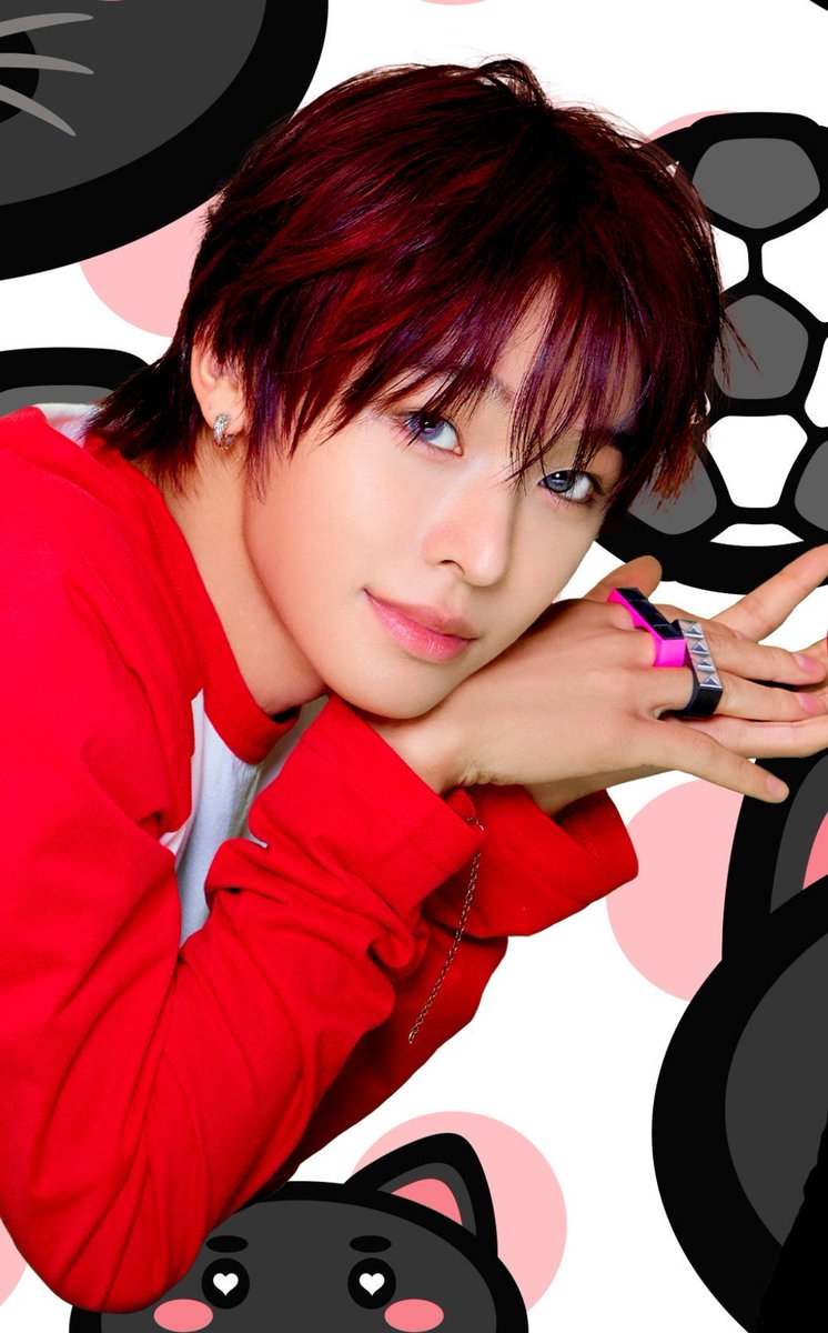 rurusioni's tweet photo. born as the most sought-after star on covers of 2000s teen magazines https://t.co/ojkCQcU52z