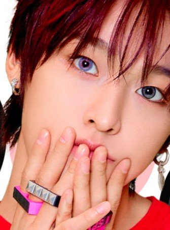 rurusioni's tweet photo. born as the most sought-after star on covers of 2000s teen magazines https://t.co/ojkCQcU52z