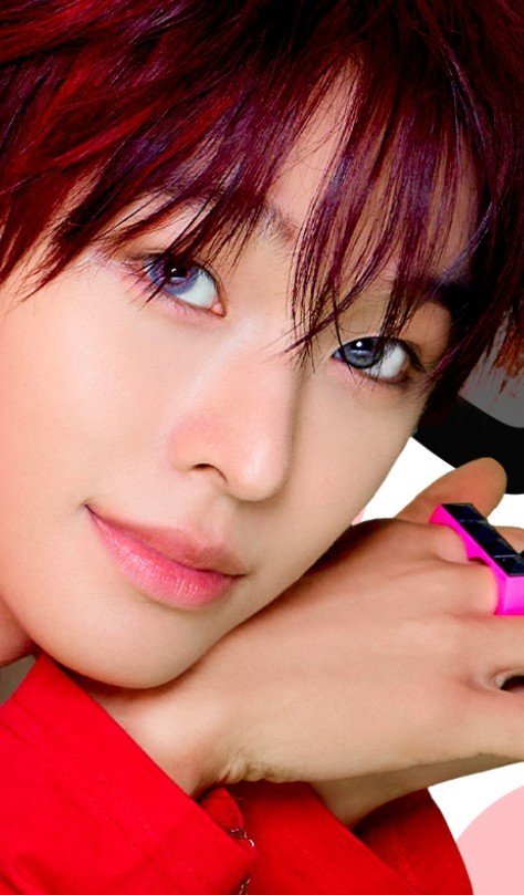 rurusioni's tweet photo. born as the most sought-after star on covers of 2000s teen magazines https://t.co/ojkCQcU52z