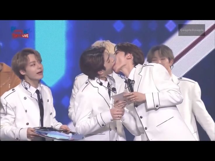 Hwanwoongeek's tweet photo. Oneus out of context - thread https://t.co/eWfnVAQIr9