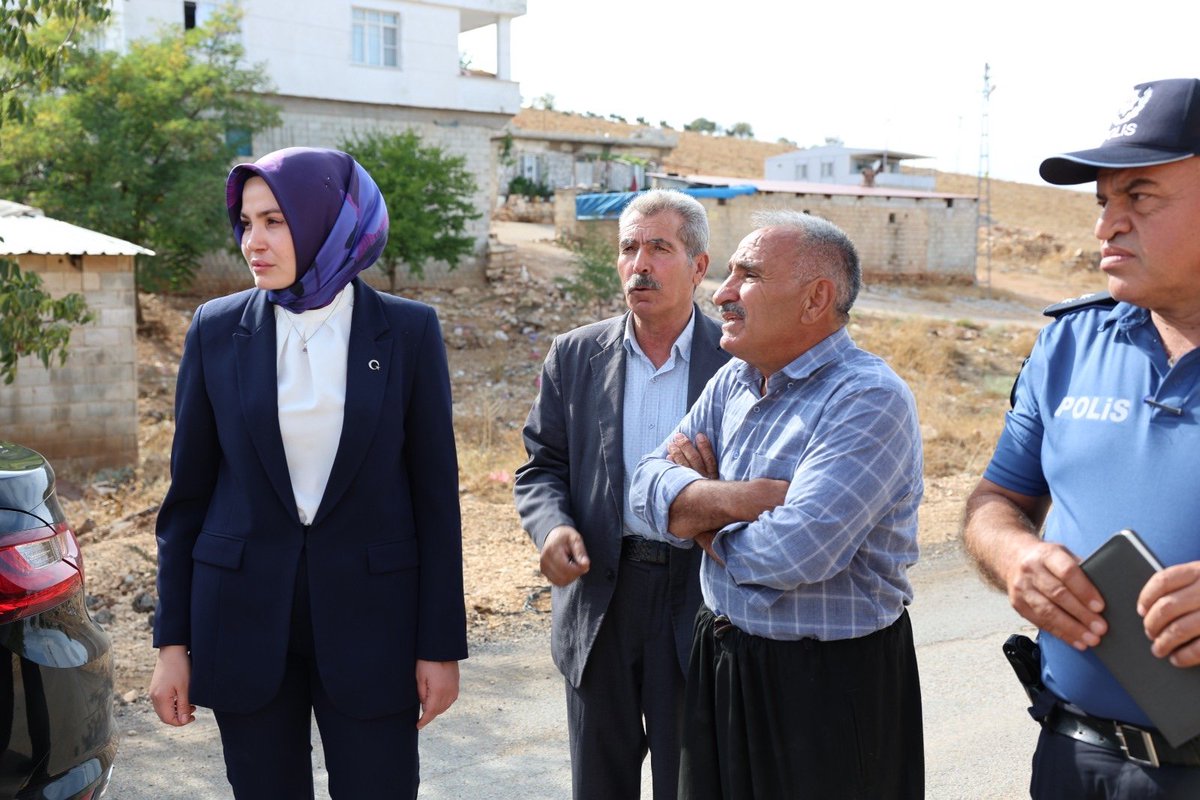 polatelikym's tweet photo. 📍 Ekrem Çetin ve Kürşat Ağca Mahalleleri Ziyareti

Kaymakamımız Sn. Esra Bozan, Ekrem Çetin ve Kürşat Ağca Mahallelerini ziyaret ederek vatandaşlarımız ile bir araya geldi. Kaymakamımız, mahallelerde yürütülen çalışmalar hakkında bilgi alarak vatandaşlarımızın talep ve önerilerini dinledi.