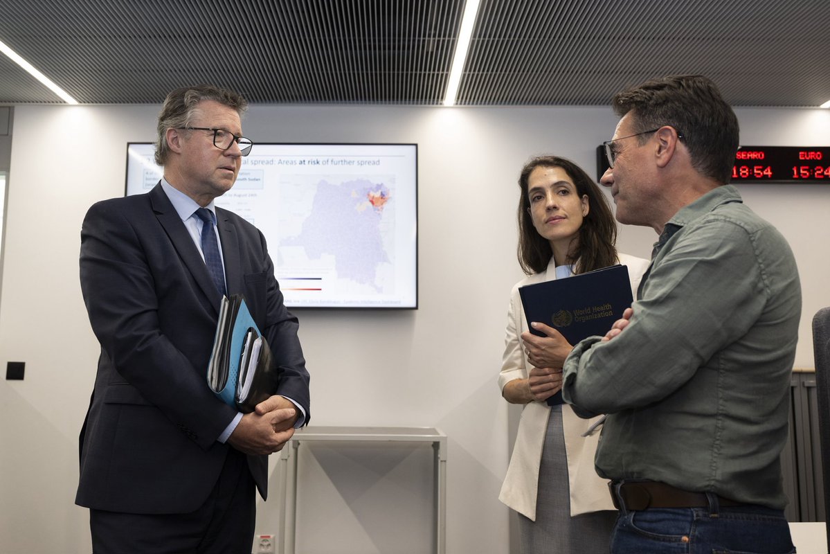 GermanyUNGeneva's tweet photo. Germany provides additional EUR 2 million to fight Ebola outbreak in DRC. Great discussion with @Chikwe_I at @WHO on the urgency of global health security. Because diseases do not stop at borders. #GlobalHealth #WHO https://t.co/4sTPds6QX7