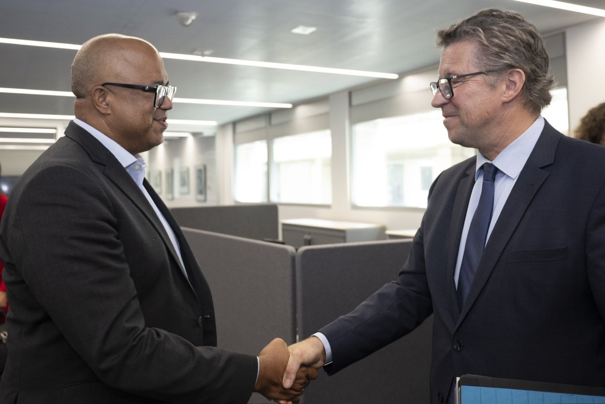 GermanyUNGeneva's tweet photo. Germany provides additional EUR 2 million to fight Ebola outbreak in DRC. Great discussion with @Chikwe_I at @WHO on the urgency of global health security. Because diseases do not stop at borders. #GlobalHealth #WHO https://t.co/4sTPds6QX7