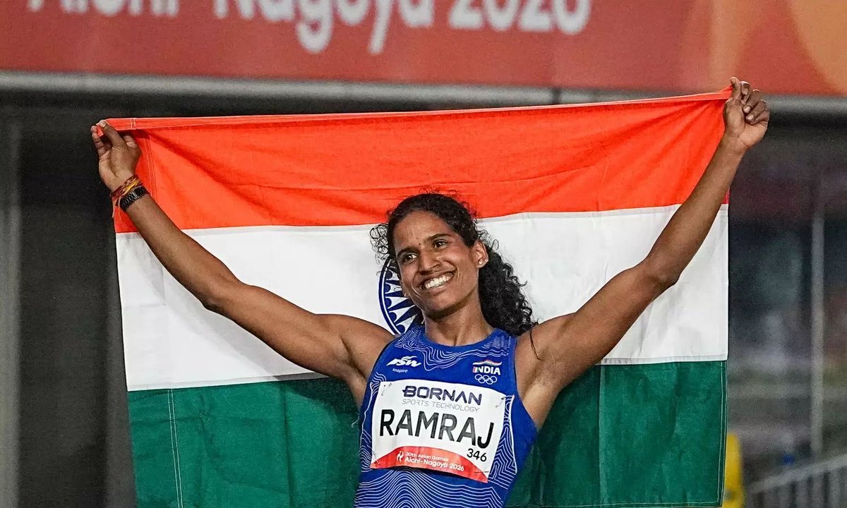 NARESH00004's tweet photo. Vithya Ramraj's Unforgettable Asian Games Campaign. 🇮🇳👑 

🥇 Women's 4x400m Relay. 
🥈 Mixed 4x400m Relay. 
🥉 Women's 400m Hurdles. https://t.co/0QMjsbwfNS