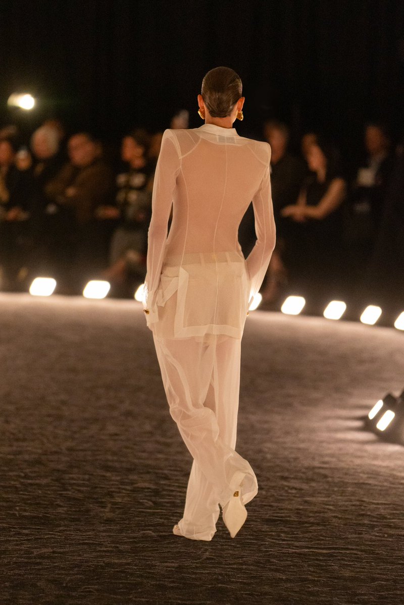 carlospaag_'s tweet photo. @rebecamaccise También Schiaparelli tiene su propia versión. https://t.co/S75U8M4JuL