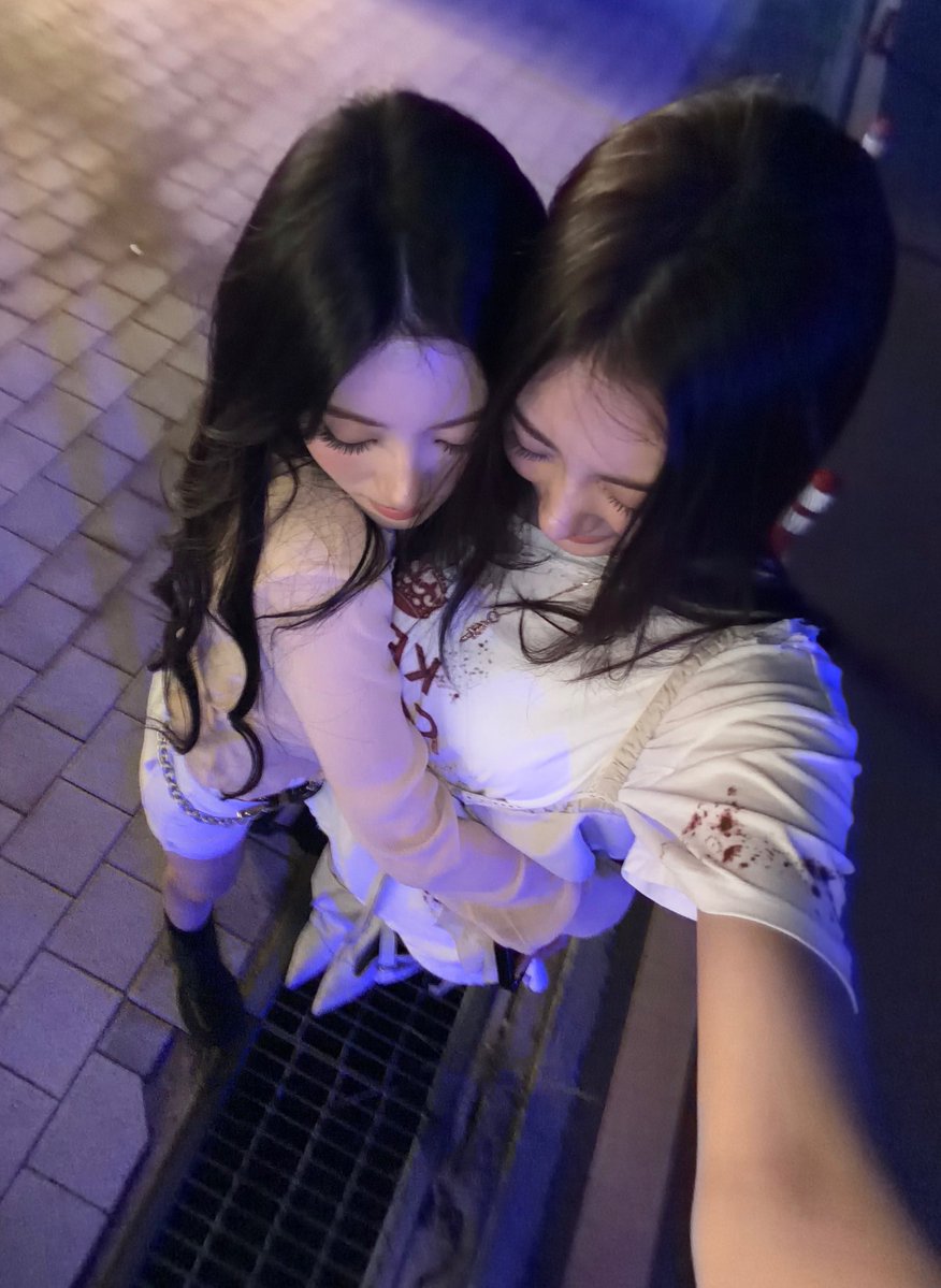 gwnsly's tweet photo. they’re girlfriends your honor https://t.co/IqelbMcdXZ