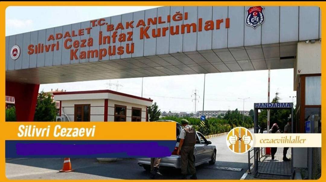 cezaeviihlaller's tweet photo. “Üst üste yatıyoruz, 18 kişi yerde...”🚨

📢Silivri’de birleştirilen koğuşlarda nefes almak bile zorlaştı. Aşırı sıcak ve havasızlık açık görüşlerde baygınlıklara yol açıyor. 

Sağlıklı yaşam hakkı gasp edilemez❗️

Cezaevleri DolduTaştı
@gergerliogluof https://t.co/o57HJ9rVf4