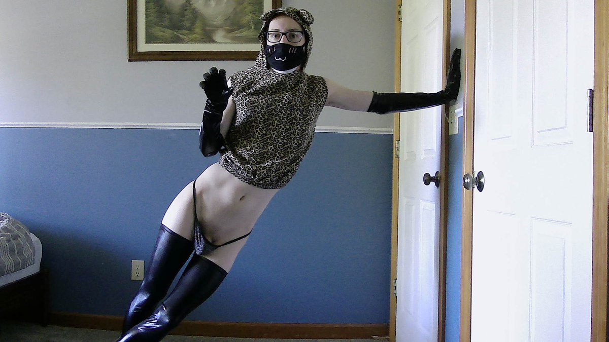 creamer090's tweet photo. big kitty #femboy #petite #petplay https://t.co/kitFVZxFhf