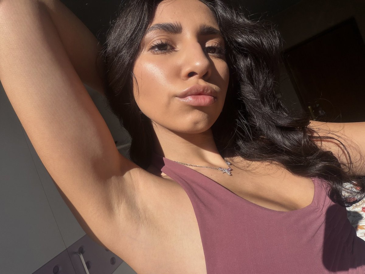 savannahgr67's tweet photo. Sweaty armpits wanna sniff https://t.co/F70URoAMoo