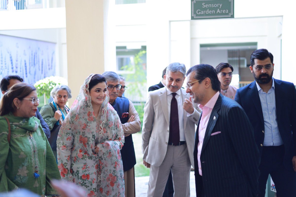 Rimmsh_'s tweet photo. Advisor to the Punjab Government on Artificial Intelligence and Special Initiatives @alimdar82 , visited the Maryam Nawaz School and Resource Center for Autism today, accompanied by his son Ibrahim. He was warmly welcomed by SACM @SaniaaAshiq . Mr. Ali Dar commended the hard work, dedication, and professional performance of the school's administration, teachers, and entire staff. At the conclusion of the visit, Ali Dar and Ibrahim recorded their impressions in the visitors' book.