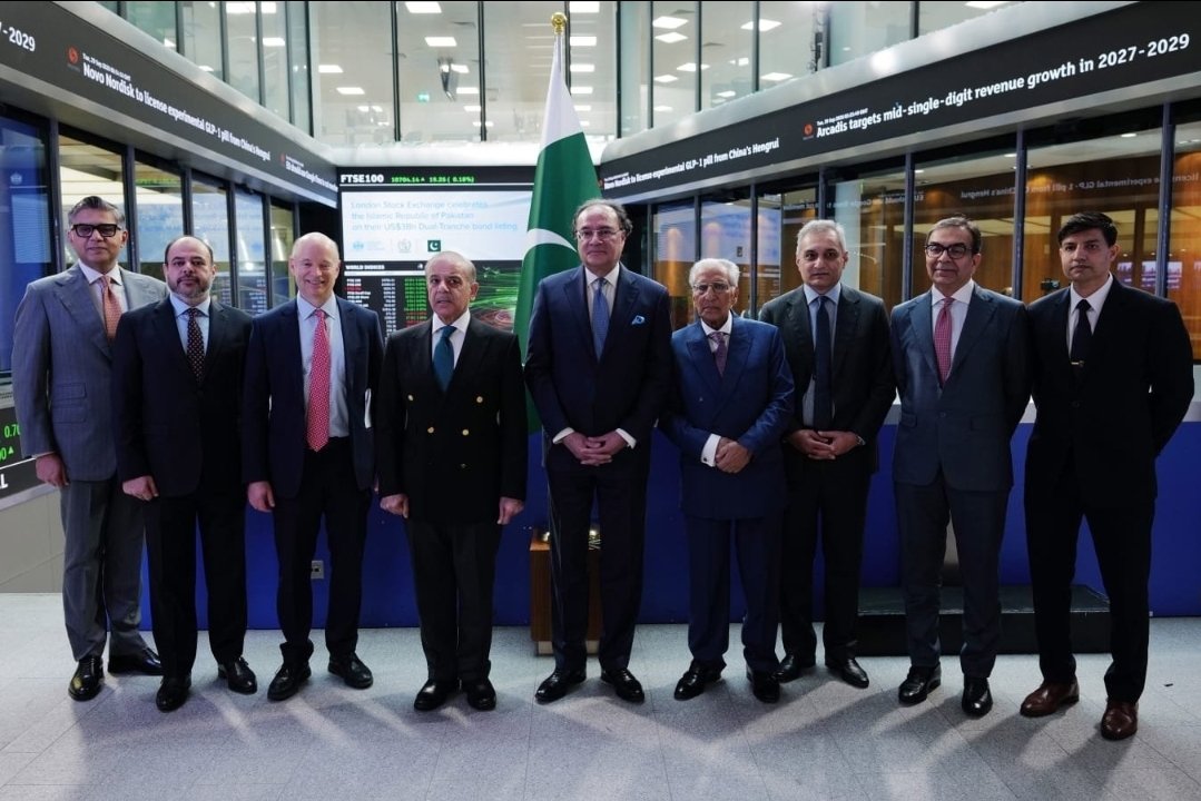soldierspeaks's tweet photo. Today, Pakistan's Form 47 PM visited an open market. This is the same individual declared by a JIT as a money launderer and implicated in several other major financial crimes — including the assassination of key witnesses in NAB and FIA cases. A mafia don, lobbied for a meaningless photo session.
@LSEplc