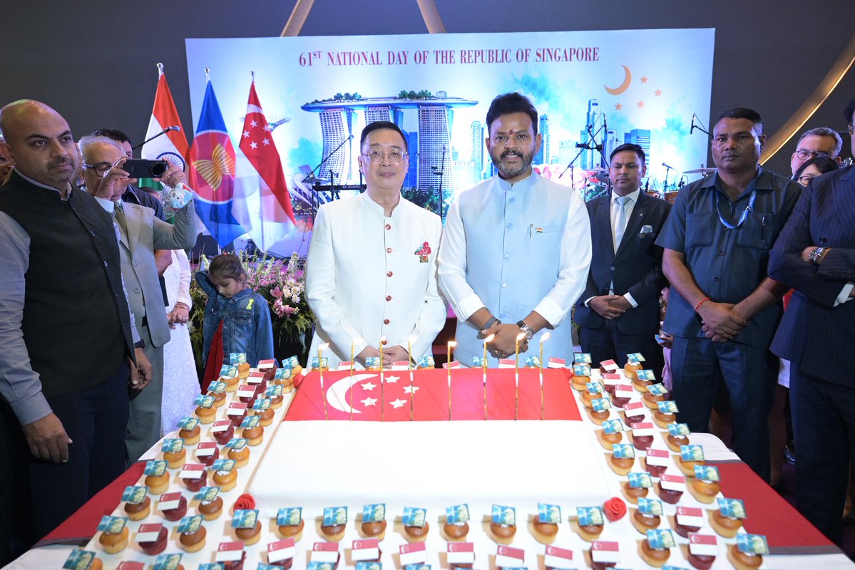 SGinIndia's tweet photo. Celebrating 🇸🇬's 61st National Day in New Delhi in style today!

We hosted a reception to mark 🇸🇬's National Day, bringing together friends of Singapore from across India.

The evening was graced by the Hon. Union Aviation Minister @RamMNK, whose presence underscored the warmth and depth of 🇮🇳🇸🇬 ties.

Majulah Singapura!  - HC Wong