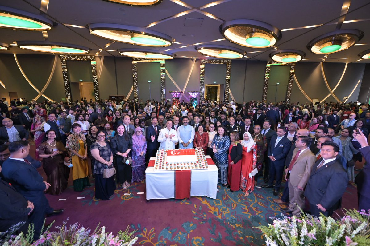 SGinIndia's tweet photo. Celebrating 🇸🇬's 61st National Day in New Delhi in style today!

We hosted a reception to mark 🇸🇬's National Day, bringing together friends of Singapore from across India.

The evening was graced by the Hon. Union Aviation Minister @RamMNK, whose presence underscored the warmth and depth of 🇮🇳🇸🇬 ties.

Majulah Singapura!  - HC Wong