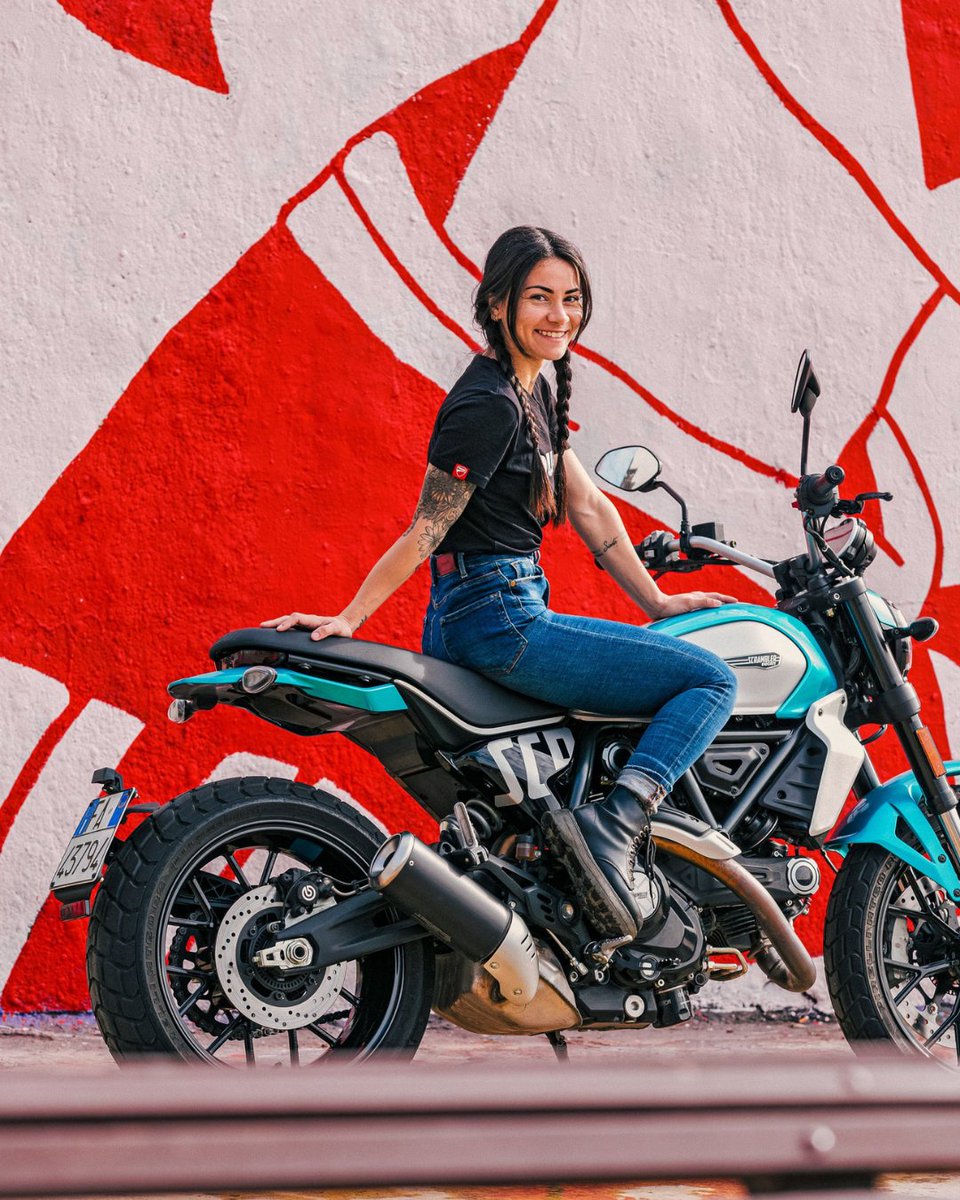 ducatiesp's tweet photo. ¿Plan urbano? 🏙️
La Ducati Scrambler Icon es tu compañera perfecta.

Ciudad, curvas y todo lo que venga. Tú pones el plan. Ella pone la actitud. 

#ducati #ducatiscrambler #tuplantuducati https://t.co/f2dkY2tXsC