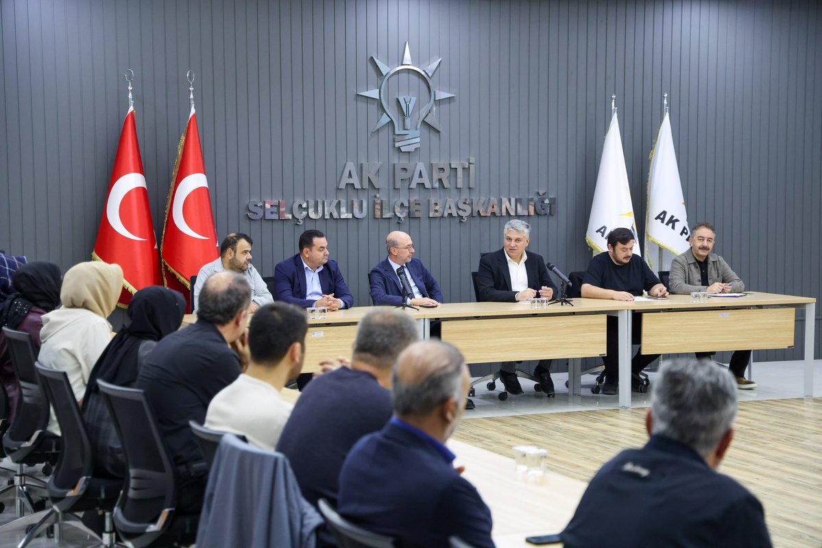 akpartiselcuklu's tweet photo. 📍 AK Parti Selçuklu İlçe Başkanlığı

İlçe Başkanımız Sayın Arif Bağcı ve Selçuklu Belediye Başkanımız Sayın Ahmet Pekyatırmacı’nın katılımlarıyla haftalık yönetim kurulu toplantımızı gerçekleştirdik.

| @arifbagci @a_pekyatirmaci https://t.co/UeZVSlTGRc