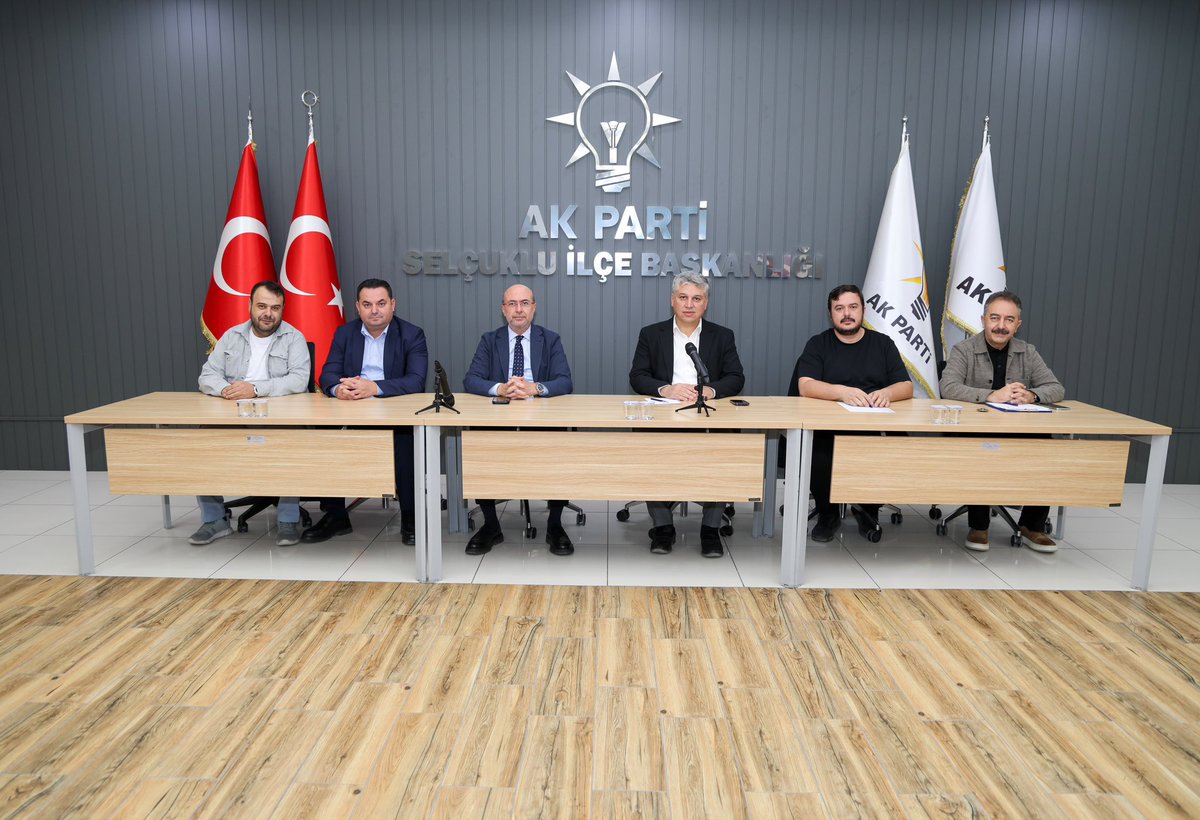 akpartiselcuklu's tweet photo. 📍 AK Parti Selçuklu İlçe Başkanlığı

İlçe Başkanımız Sayın Arif Bağcı ve Selçuklu Belediye Başkanımız Sayın Ahmet Pekyatırmacı’nın katılımlarıyla haftalık yönetim kurulu toplantımızı gerçekleştirdik.

| @arifbagci @a_pekyatirmaci https://t.co/UeZVSlTGRc