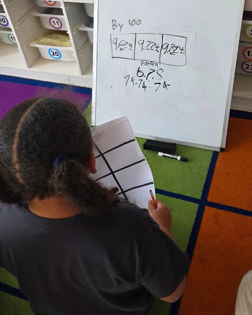 MeridenK12's tweet photo. 🧠 Brain power in action! Our 3rd graders in Mrs. Palmer’s class at Roger Sherman Elementary worked together to solve a tricky math puzzle using vertical whiteboards. Students shared ideas, spotted patterns, and put their problem-solving skills to work! 🔢

#herestudentssucceed https://t.co/3Q5GG8onuE