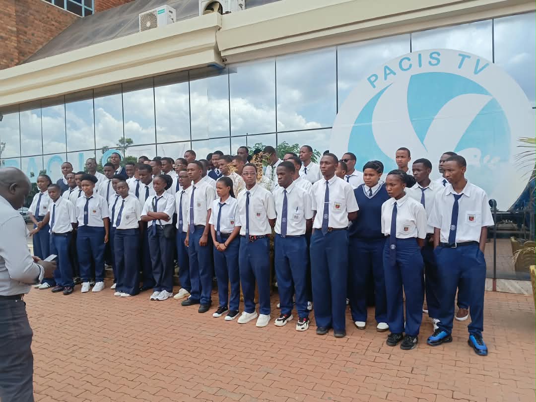 EcoleSSJT's tweet photo. The visit provided students with a hands-on opportunity to connect classroom theory with real-world applications, including TV broadcasting and the electronic and telecommunications equipment that enables modern communication systems. @NESA_Rwanda @RTB_Rwanda @pacis_tv https://t.co/cWvebLkdSO