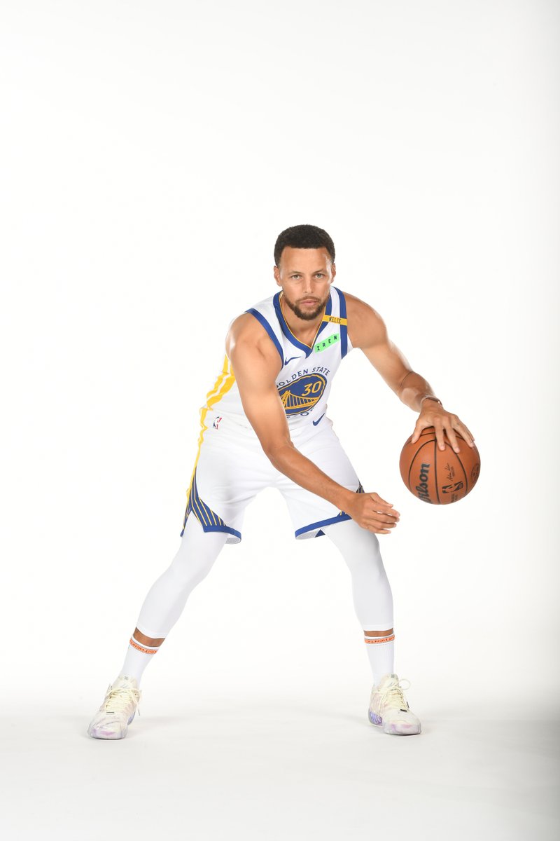 NBA's tweet photo. All smiles from CHEF CURRY for Year 18 😄 https://t.co/PVdyuci2CG