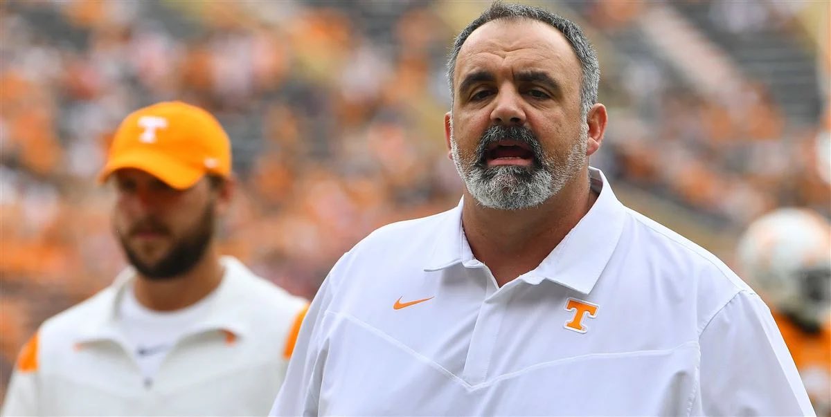 Knox_Vol865's tweet photo. HEARTBREAKING: University of Tennessee OL coach Glen Elarbee, 46, found responsive this morning. He will help coach the Vols in their upcoming game this Saturday against Auburn. https://t.co/rfUaQicagE