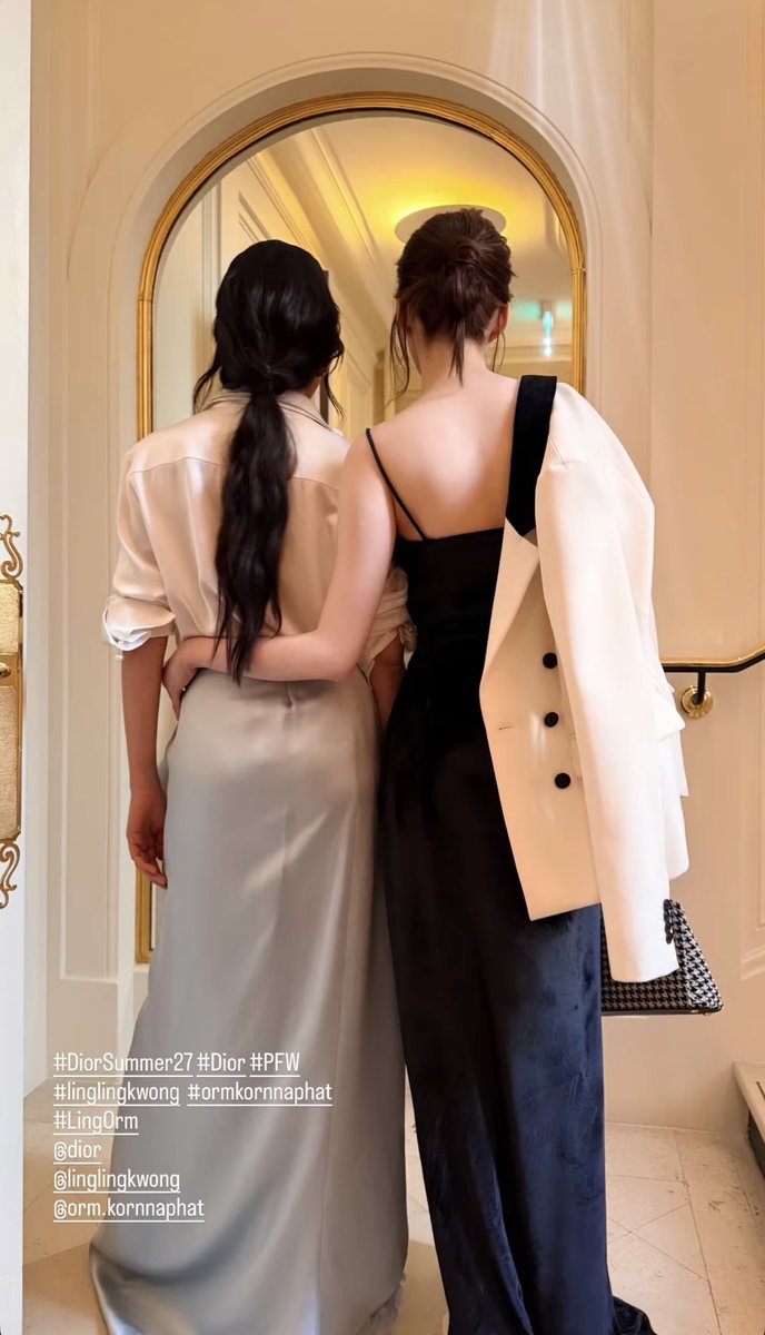 lingling_fans's tweet photo. I love seeing Lingling Kwong in the whole Dior Summer 27 show mood, it feels so natural, without making it feel too serious 🤍✨

IG : bookypimploy

LINGORM BA DIOR AT PFW
#DiorSummer27xLingOrm
#LinglingKwong #DiorSummer27 #PFW
@linglingsirilak @Dior https://t.co/IWT71qidQl