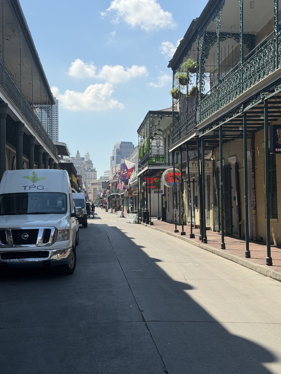 FreddyLA7's tweet photo. Wandering through New Orleans at the moment. Definitely one of the most unique cities we’ve been to in the US so far. The architecture, the narrow streets, the balconies. In some parts it almost feels like you’re somewhere in Southern Europe. https://t.co/TTpEJosUJ1