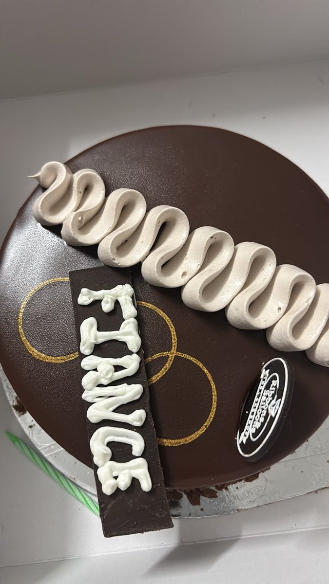 erammsayed's tweet photo. @zomato @zomatocare I sent a cake as a gift, and what was delivered was completely different from what I ordered. The worst part? There was absolutely no support from your team to resolve the issue. Extremely disappointing experience, especially when it was meant to be a gift. https://t.co/nuQ61U3dm0