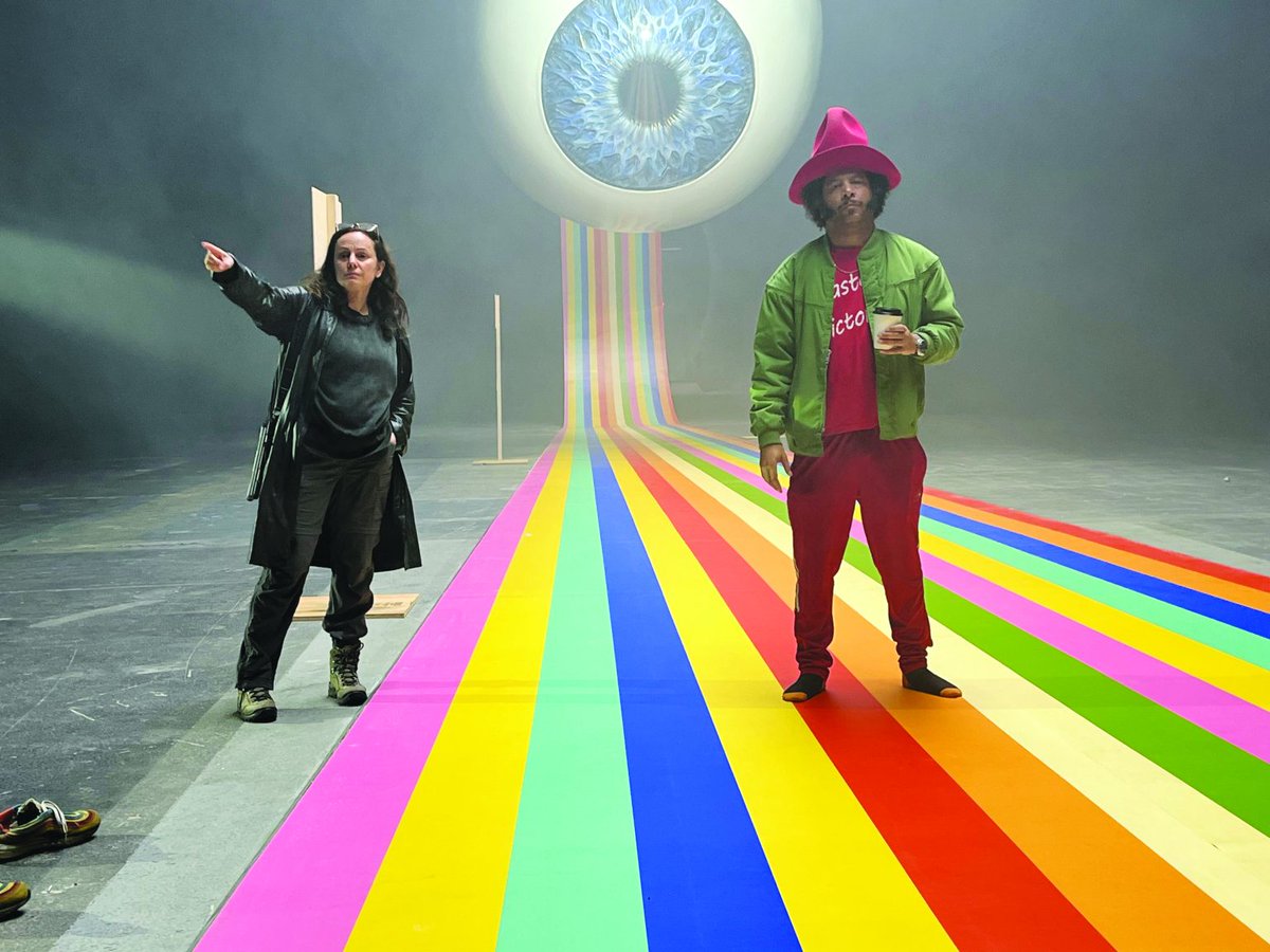 BootsRiley's tweet photo. Color on I Love Boosters is being talked about again. Clearly, our colorist is AMAZING. 

BUT- the color you see is 90% from PRODUCTION DESIGN, COSTUME DESIGN, HAIR&amp;MAKE UP, &amp; CINEMATOGRAPHY-

Give em their due.
Proof- check the BTS shots: https://t.co/SphAJp7hSb