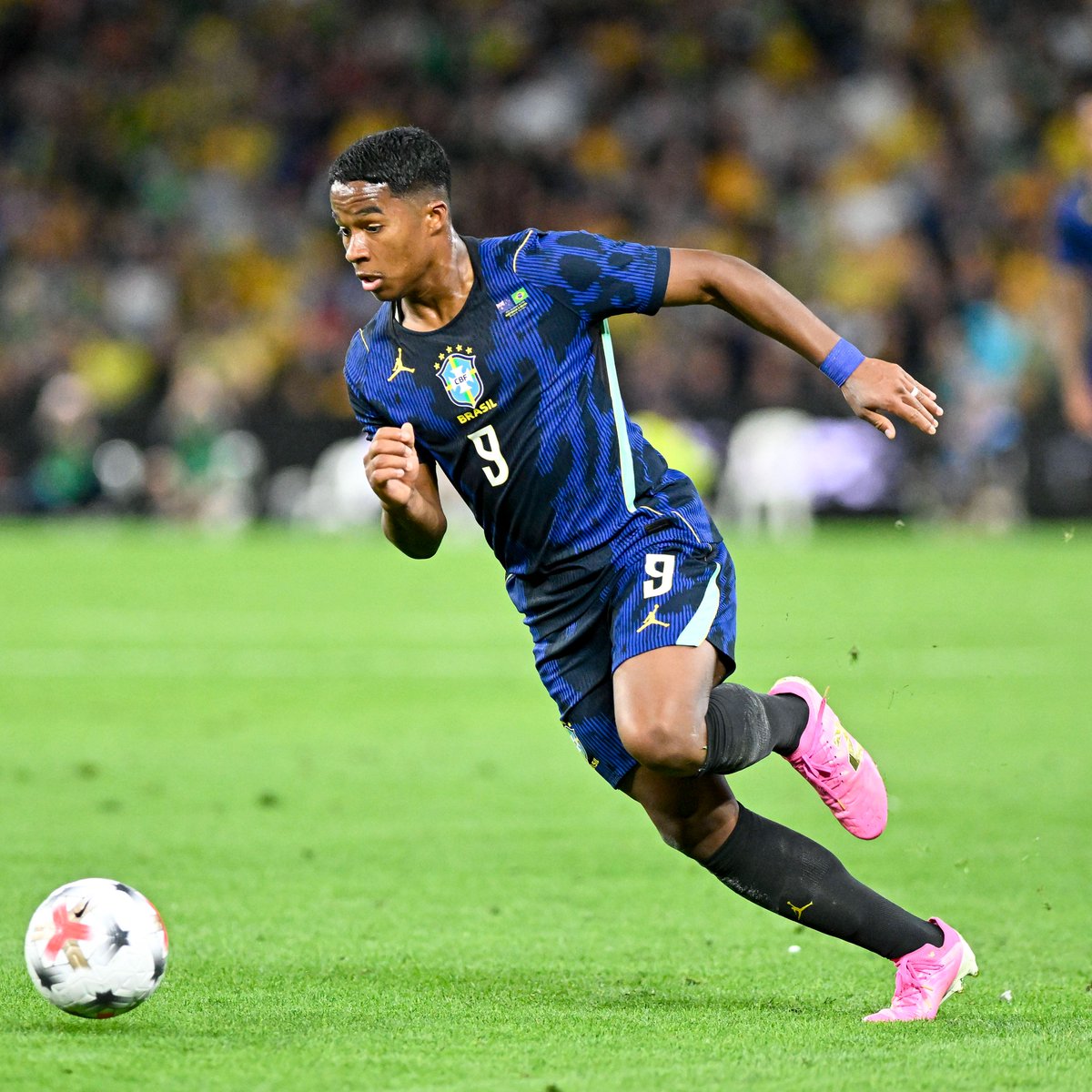 SofascoreBR's tweet photo. 🔎 l Curiosidade: 

Endrick (20 anos) é o jogador mais jovem a somar 6 participações em gols pela Seleção Brasileira desde Gabriel Jesus, em 2016! 💎💎

Jesus chegou a sua 6ª participação em gol com 19 anos e 6 meses.