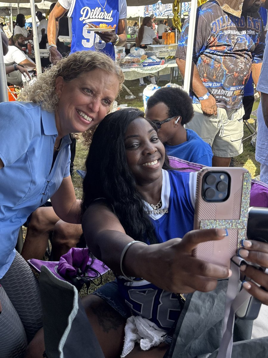 DWStweets's tweet photo. Thrilled to join @dillardpanthers’ homecoming tailgate!

The “Roaring Loud” theme helped show off the energetic and vibrant alumni, and I had such a great time celebrating Dillard history with them! https://t.co/67KpK4kPqG