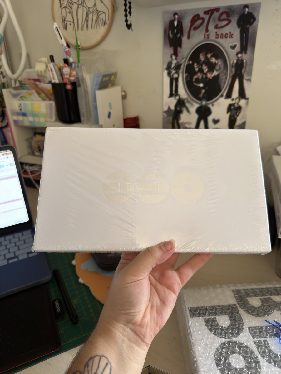 springitae's tweet photo. VENDA NACIONAL ARIRANG

Living Legend - R$ 190
Rooted in Korea - R$ 120
Rooted in Music - R$ 130

- álbuns com avaria (foto nos comentários) 
- valores não incluem fretes
- pagamento imediato
- envio em até 2 semanas
- comente qual quer https://t.co/zXyAUYZcls