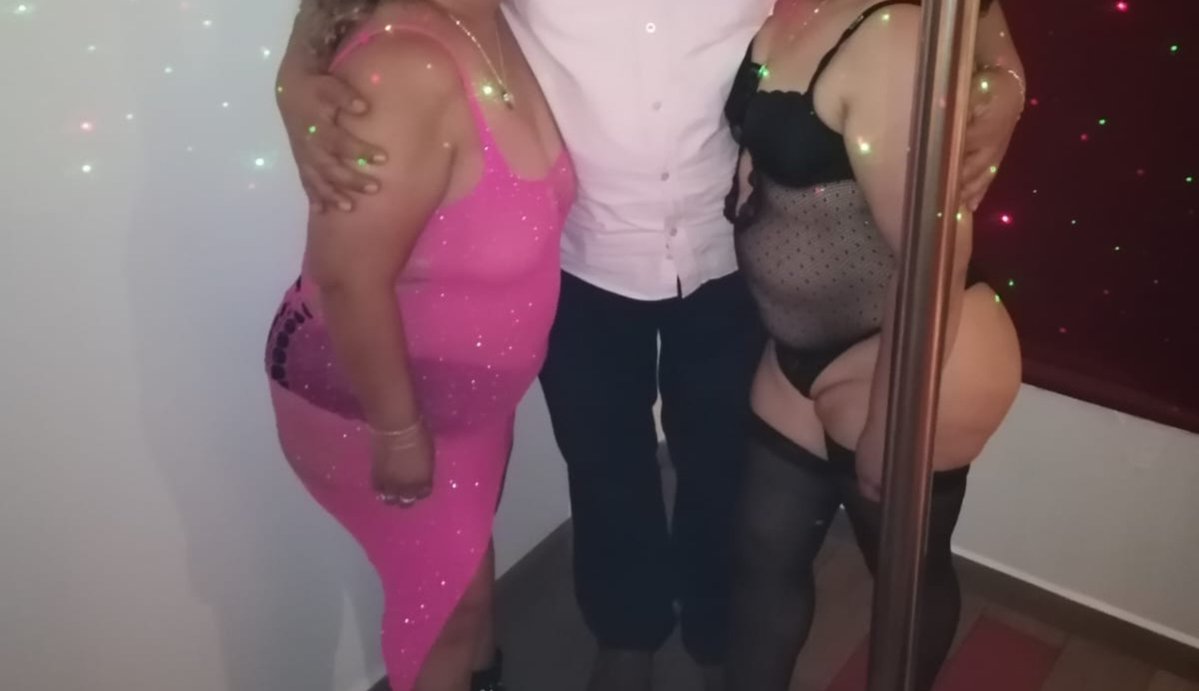 josadicachondos's tweet photo. Que rico estar con mi mujer y @AlfroseAlfrose9 https://t.co/sROexmOlni