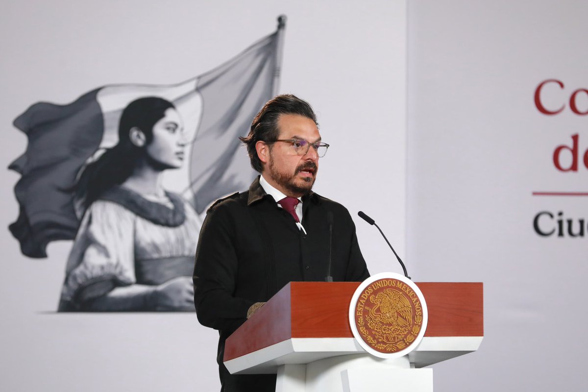 zoerobledo's tweet photo. 🏥🇲🇽 Hoy, en la #MañaneraDelPueblo con la presidenta @Claudiashei, compartimos los avances de @Tu_IMSS en estos dos años del Segundo Piso de la 4ta Transformación.

Estamos creciendo para atender mejor: nuevos hospitales, ampliaciones, rehabilitaciones y equipamiento nos permitirán sumar más de 10 mil camas nuevas de hospitalización hacia 2030. 🛏️ 

También abrimos 6 nuevas Unidades de Medicina Familiar, con 134 consultorios adicionales para acercar los servicios de salud a más personas.

🔬 La tecnología también hace la diferencia: incorporamos 67 mastógrafos, 17 resonadores magnéticos y 3 aceleradores lineales, además de 69 nuevos tomógrafos que permiten realizar estudios en segundos.

📈 Y los resultados se reflejan en la atención: de enero a julio realizamos 12.6 millones de consultas y cirugías, más que en 2024. 

💚 Seguimos fortaleciendo al Seguro Social para reducir tiempos de espera y sobre todo, para que cada persona encuentre atención oportuna y trato digno.